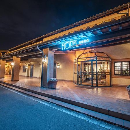 薄伽丘酒店 卡尔奇纳亚 外观 照片